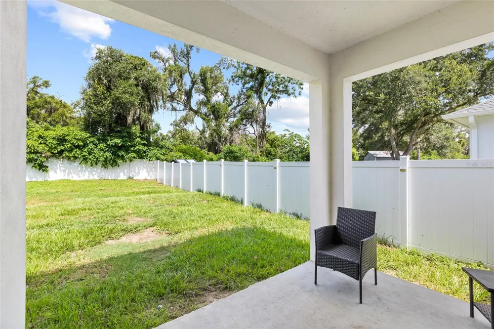 1747 S OAK STREET Seffner, FL 33584