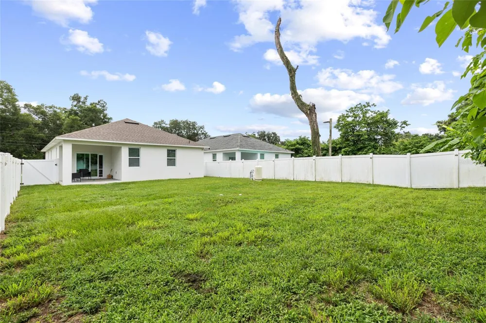 1747 S OAK STREET Seffner, FL 33584