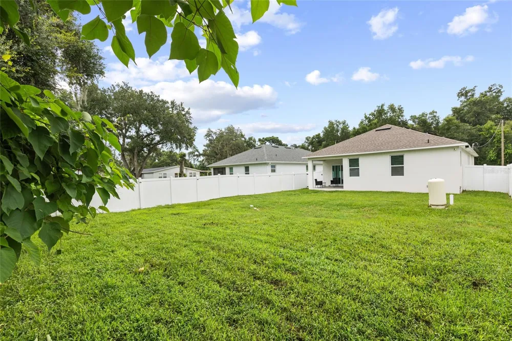 1747 S OAK STREET Seffner, FL 33584