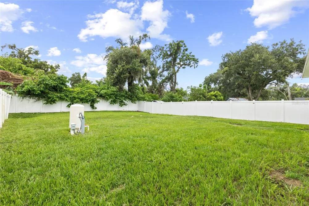1747 S OAK STREET Seffner, FL 33584