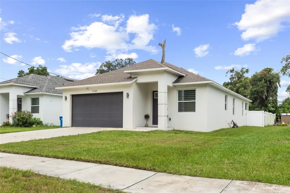 1747 S OAK STREET Seffner, FL 33584