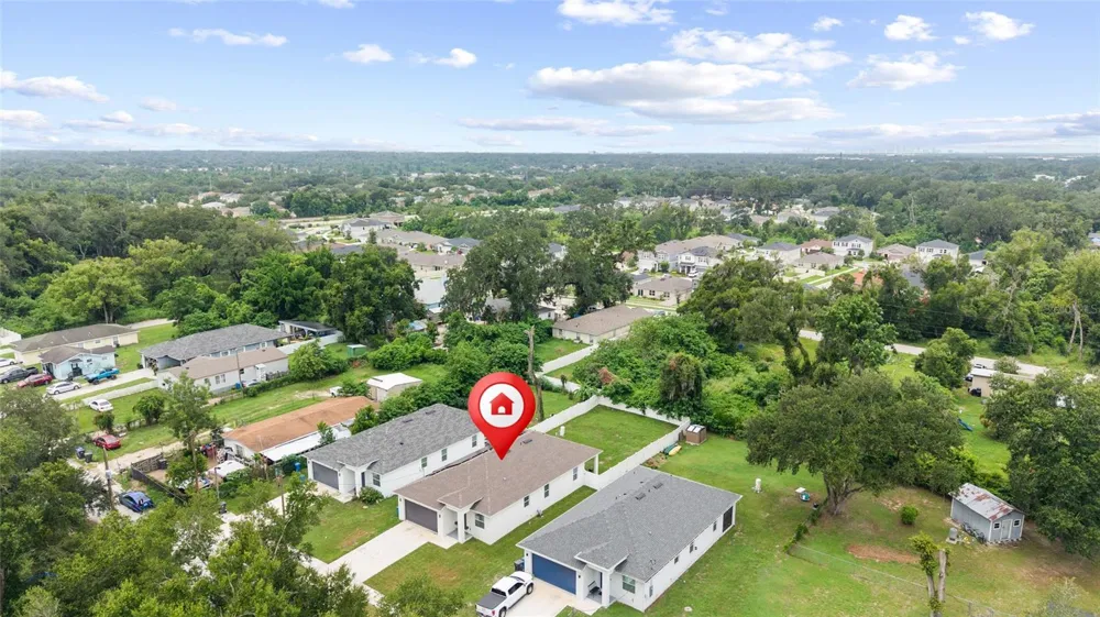 1747 S OAK STREET Seffner, FL 33584