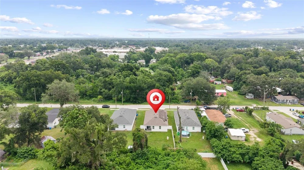 1747 S OAK STREET Seffner, FL 33584