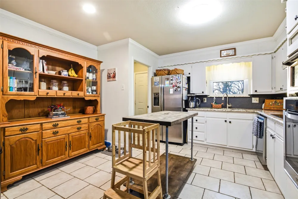 241 County Road 3689 Paradise, TX 76073