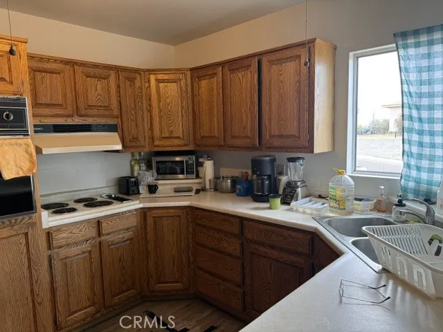 313 Desnok Needles, CA 92363