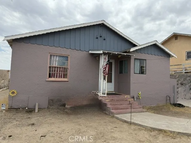 313 Desnok Needles, CA 92363