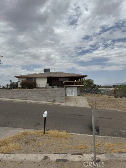 313 Desnok Needles, CA 92363