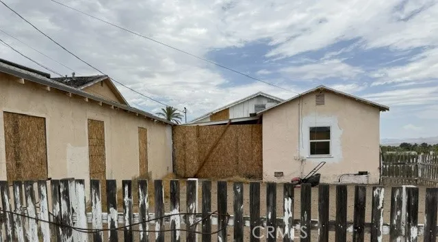 313 Desnok Needles, CA 92363