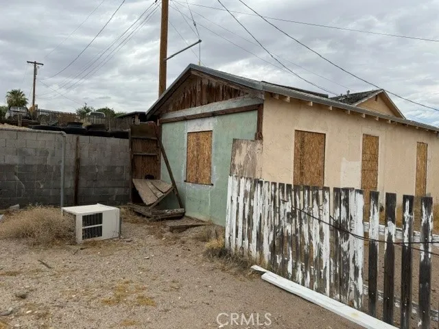 313 Desnok Needles, CA 92363