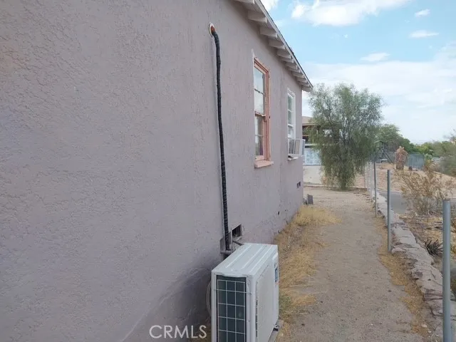 313 Desnok Needles, CA 92363