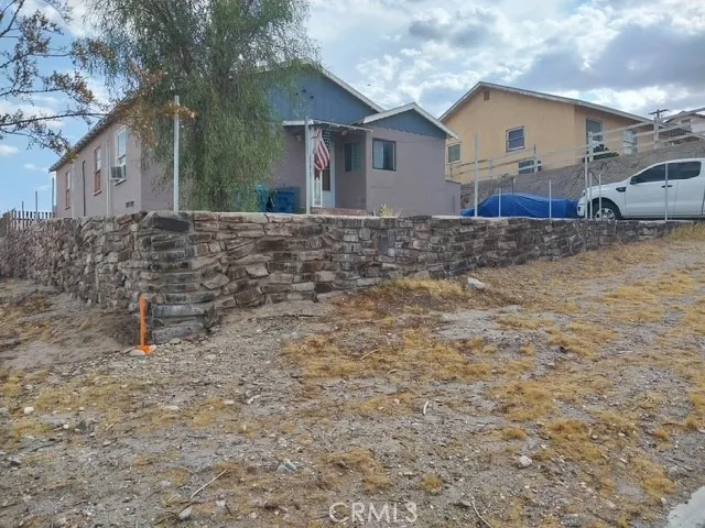 313 Desnok Needles, CA 92363