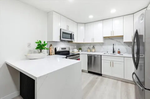 2700 Oak Road #11