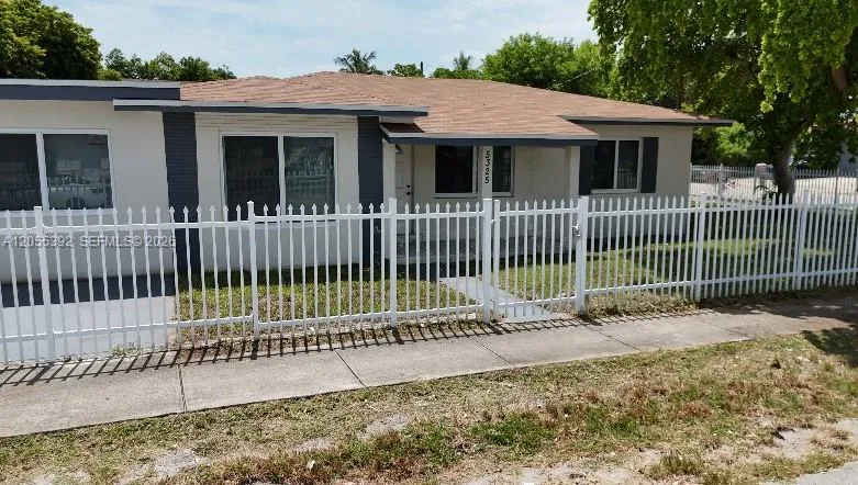 5325 SW 22nd St West Park, FL 33023