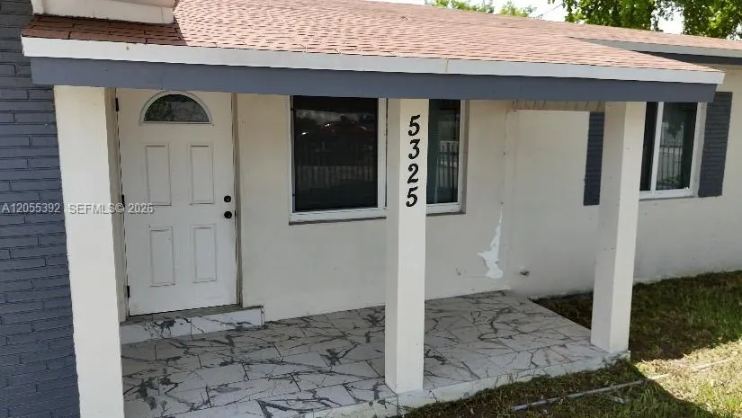 5325 SW 22nd St West Park, FL 33023