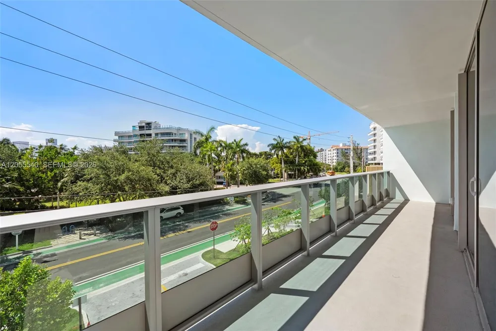 9201 E Bay Harbor Drive #302 Bay Harbor Islands, FL 33154