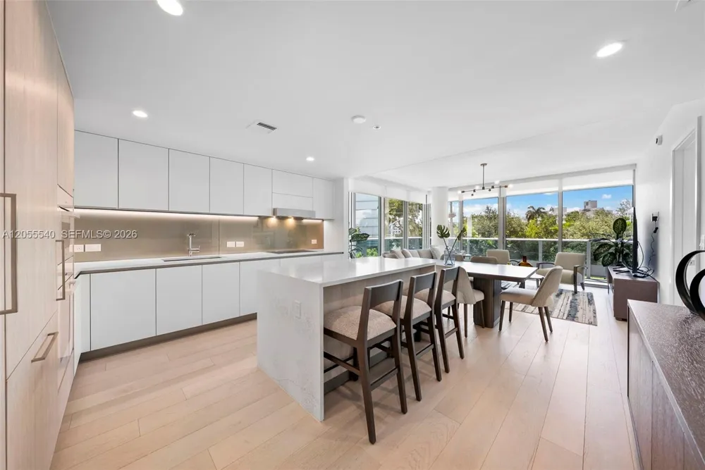 9201 E Bay Harbor Drive #302 Bay Harbor Islands, FL 33154