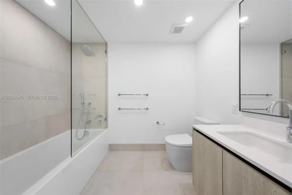 9201 E Bay Harbor Drive #302 Bay Harbor Islands, FL 33154