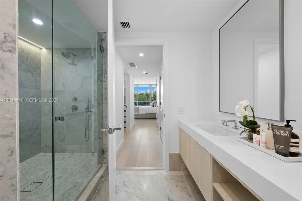 9201 E Bay Harbor Drive #302 Bay Harbor Islands, FL 33154