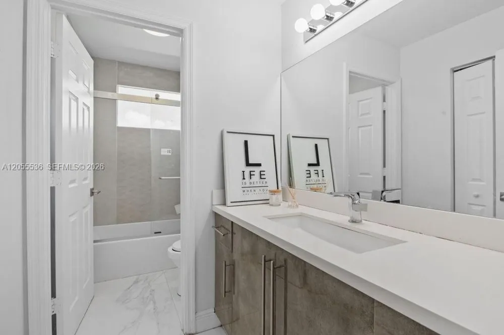 3846 W Gardenia Ave Weston, FL 33332