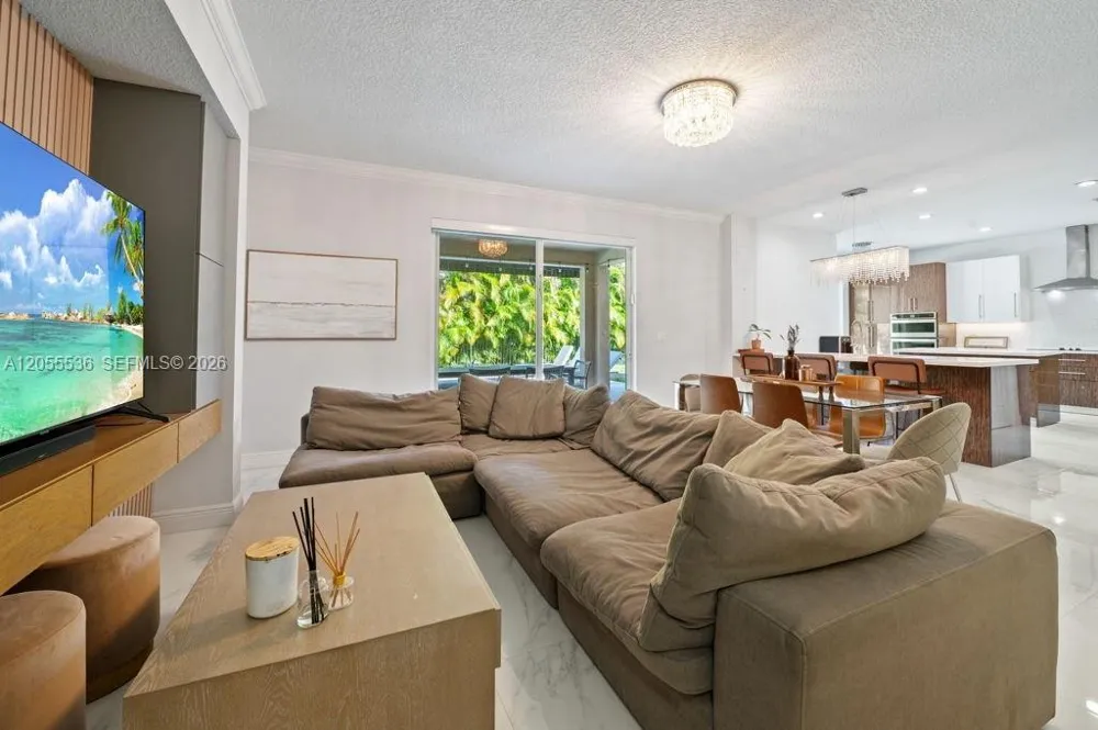 3846 W Gardenia Ave Weston, FL 33332