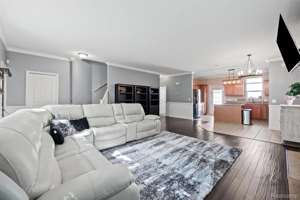 45630 Altz Street Utica City, MI 48315