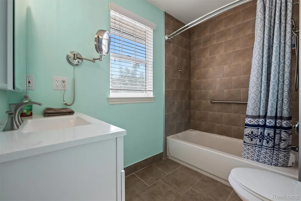 45630 Altz Street Utica City, MI 48315