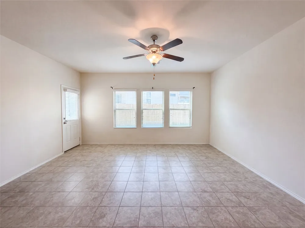 276 Circle Way #26E Jarrell, TX 76537