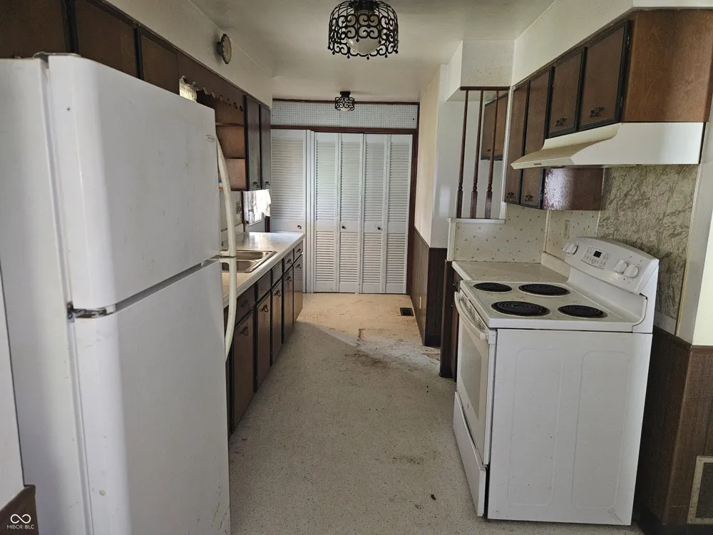 1311 S J STREET S Elwood, IN 46036