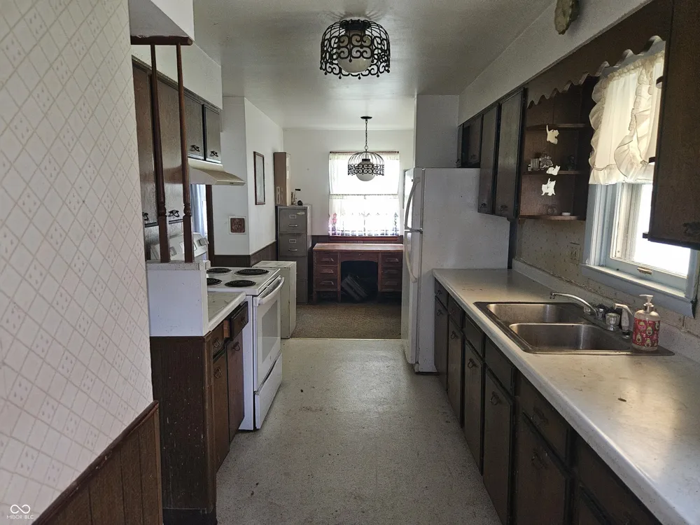 1311 S J STREET S Elwood, IN 46036