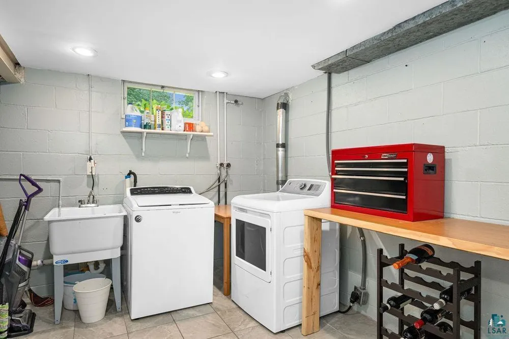 19 E Buffalo Street Duluth, MN 55811
