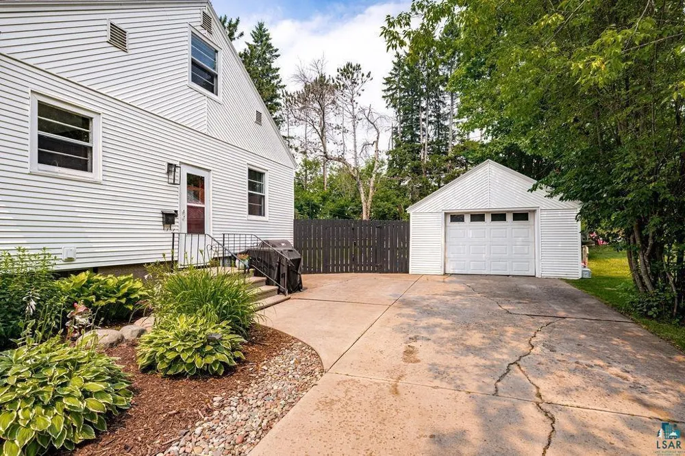 19 E Buffalo Street Duluth, MN 55811