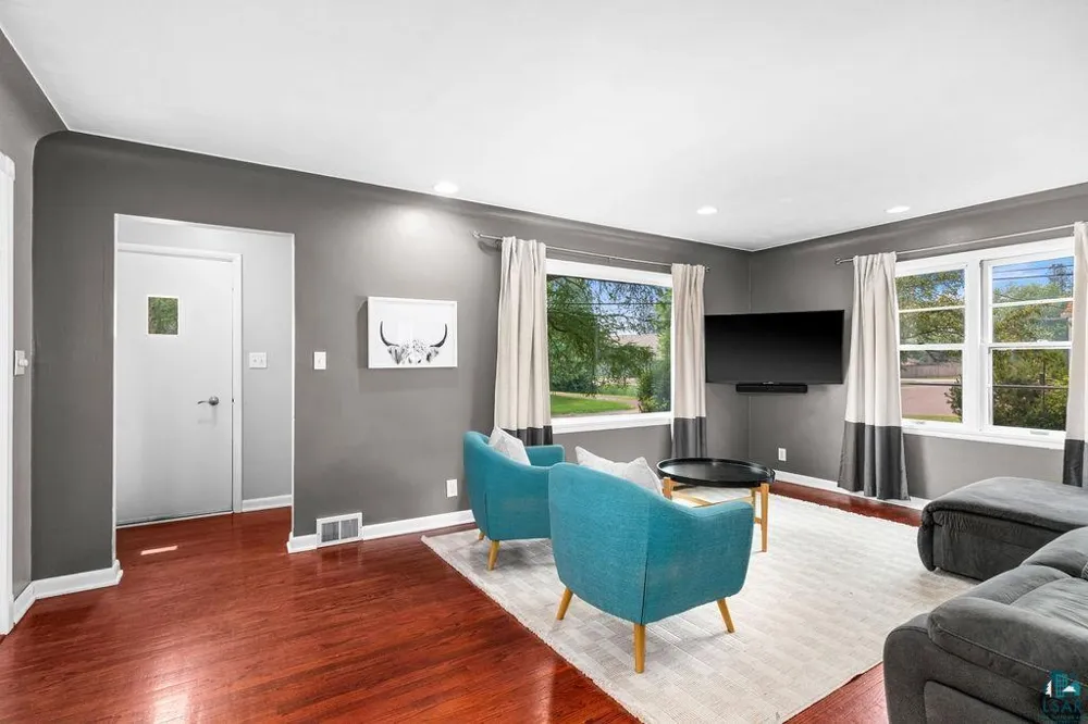 19 E Buffalo Street Duluth, MN 55811