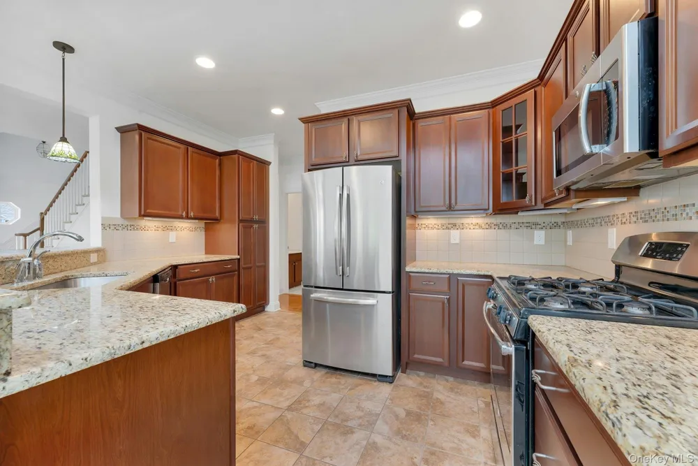 159 Stoneleigh Drive Riverhead, NY 11901