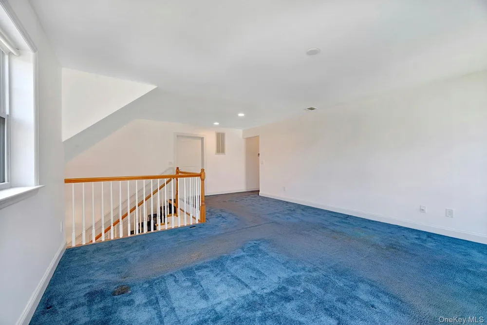 159 Stoneleigh Drive Riverhead, NY 11901