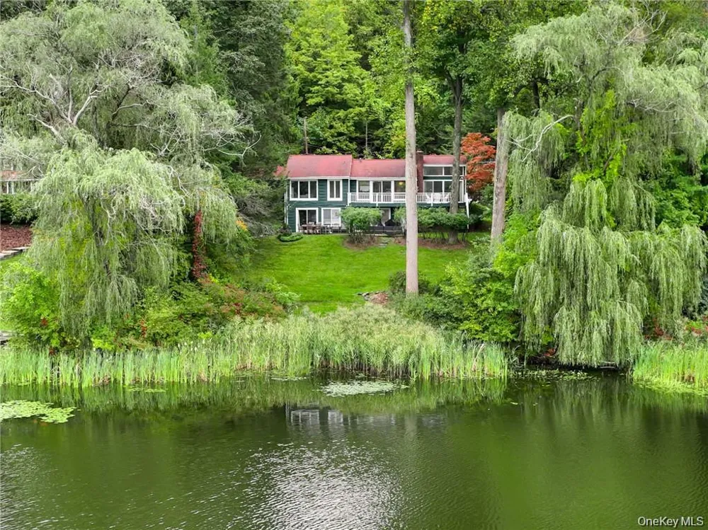 38 Bishop Park Road Pound Ridge, NY 10038