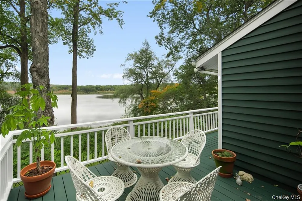 38 Bishop Park Road Pound Ridge, NY 10038