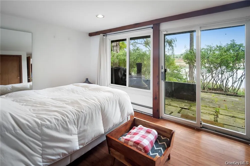 38 Bishop Park Road Pound Ridge, NY 10038