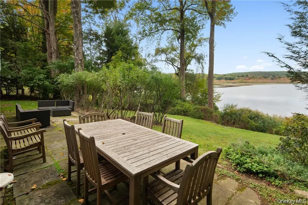38 Bishop Park Road Pound Ridge, NY 10038