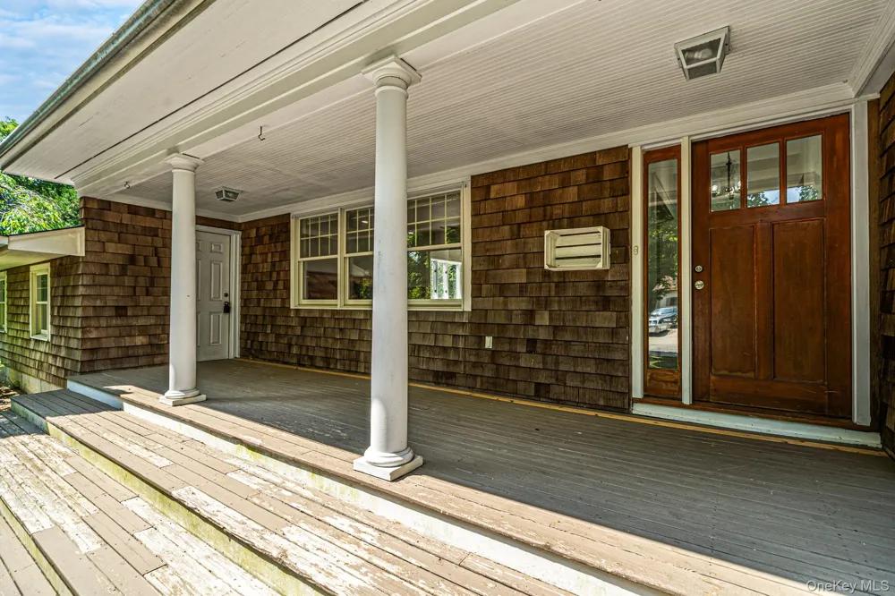 20 Dolphin Way Riverhead, NY 11901