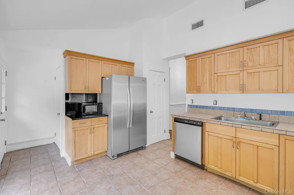 20 Dolphin Way Riverhead, NY 11901