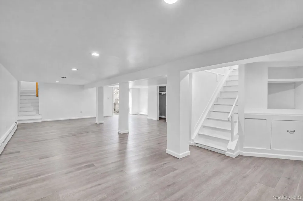 20 Dolphin Way Riverhead, NY 11901
