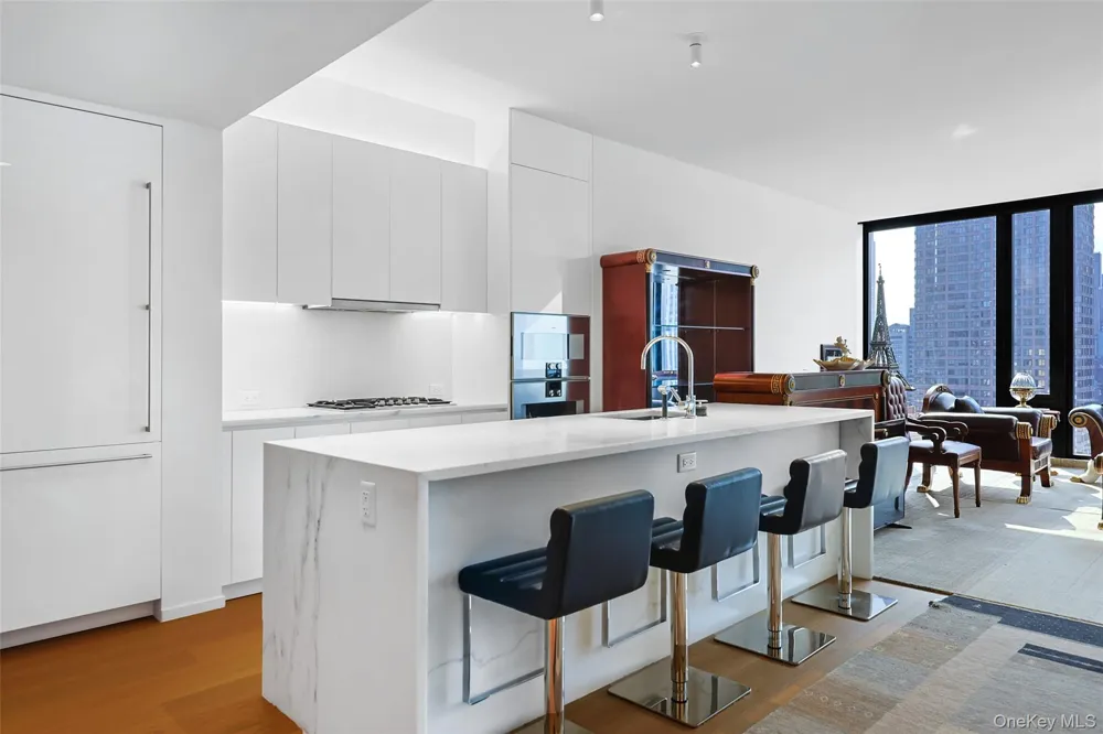 685 1st Avenue #31F New York (Manhattan), NY 10016