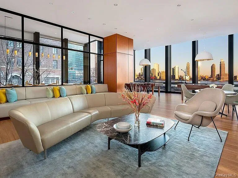 685 1st Avenue #31F New York (Manhattan), NY 10016