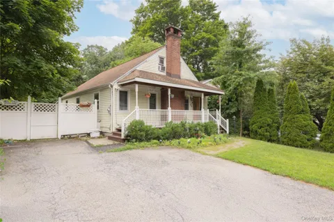 22 W Crooked Hill Road