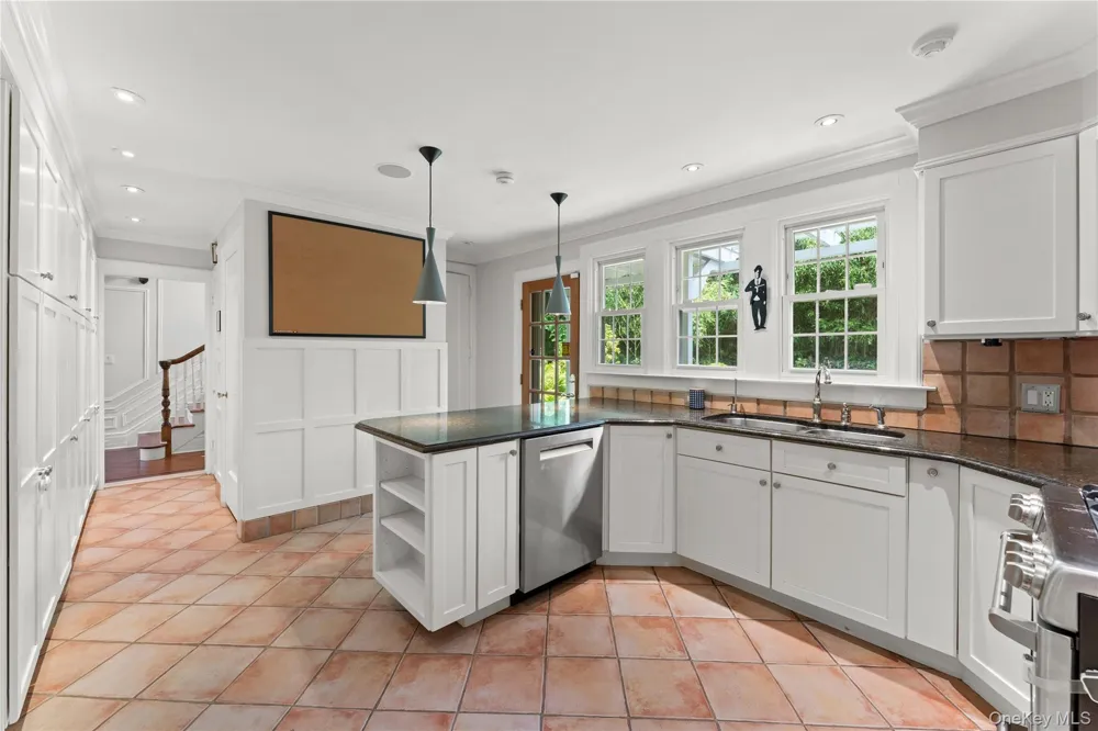 2 Dellwood Road Bronxville, NY 10708
