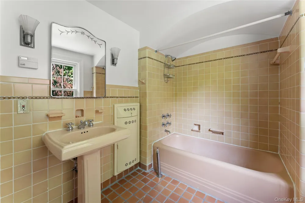 2 Dellwood Road Bronxville, NY 10708