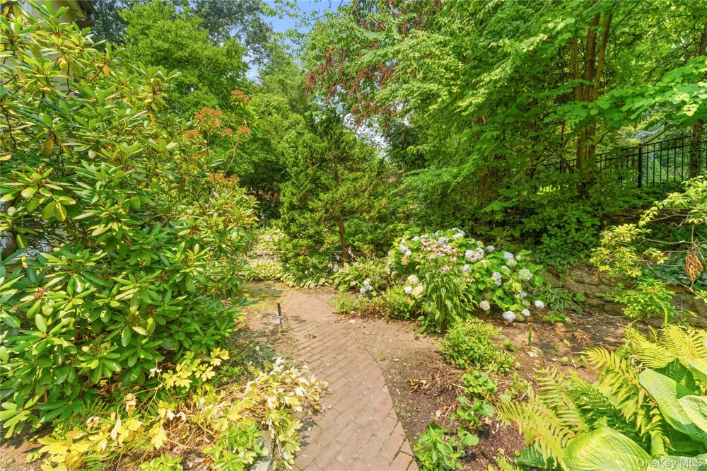 2 Dellwood Road Bronxville, NY 10708