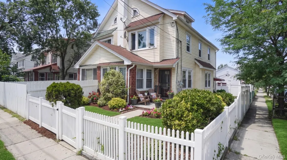 190-27 109th Road Saint Albans, NY 11412