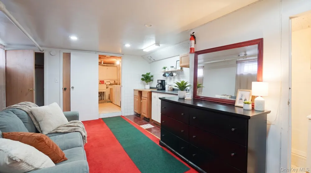 190-27 109th Road Saint Albans, NY 11412