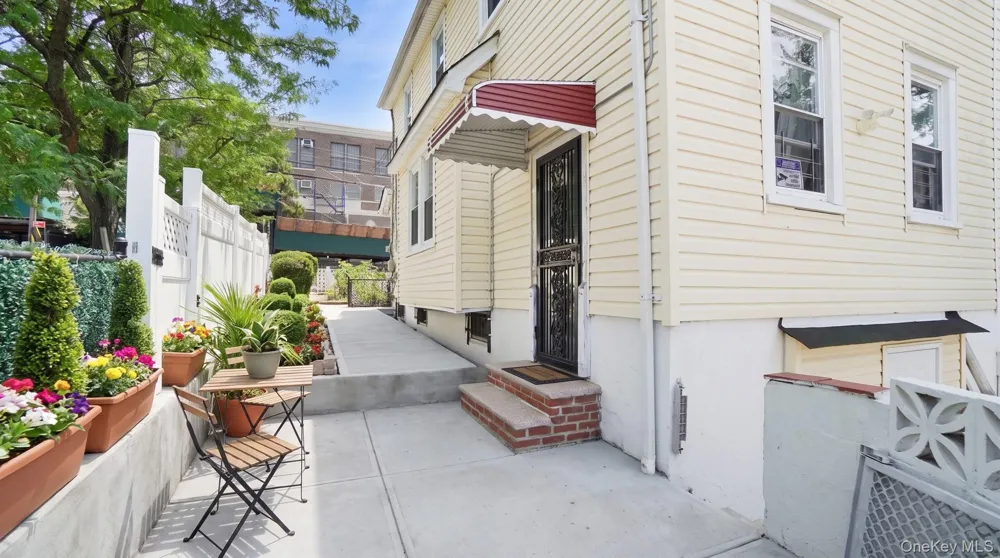 190-27 109th Road Saint Albans, NY 11412